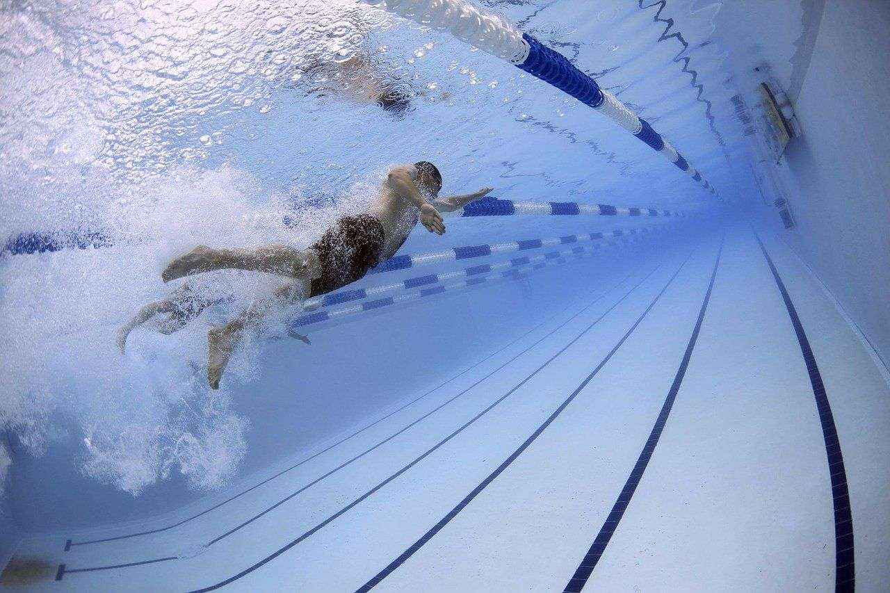 Las piscinas de natación a contracorriente para luchar contra la obesidad infantil, por Piscinas Lara