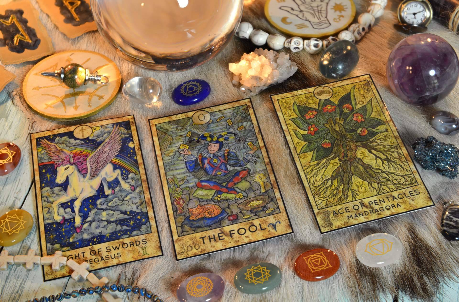 Videntes verdaderas, buenas y económicas que atienden las 24 horas del día: Universo del Tarot