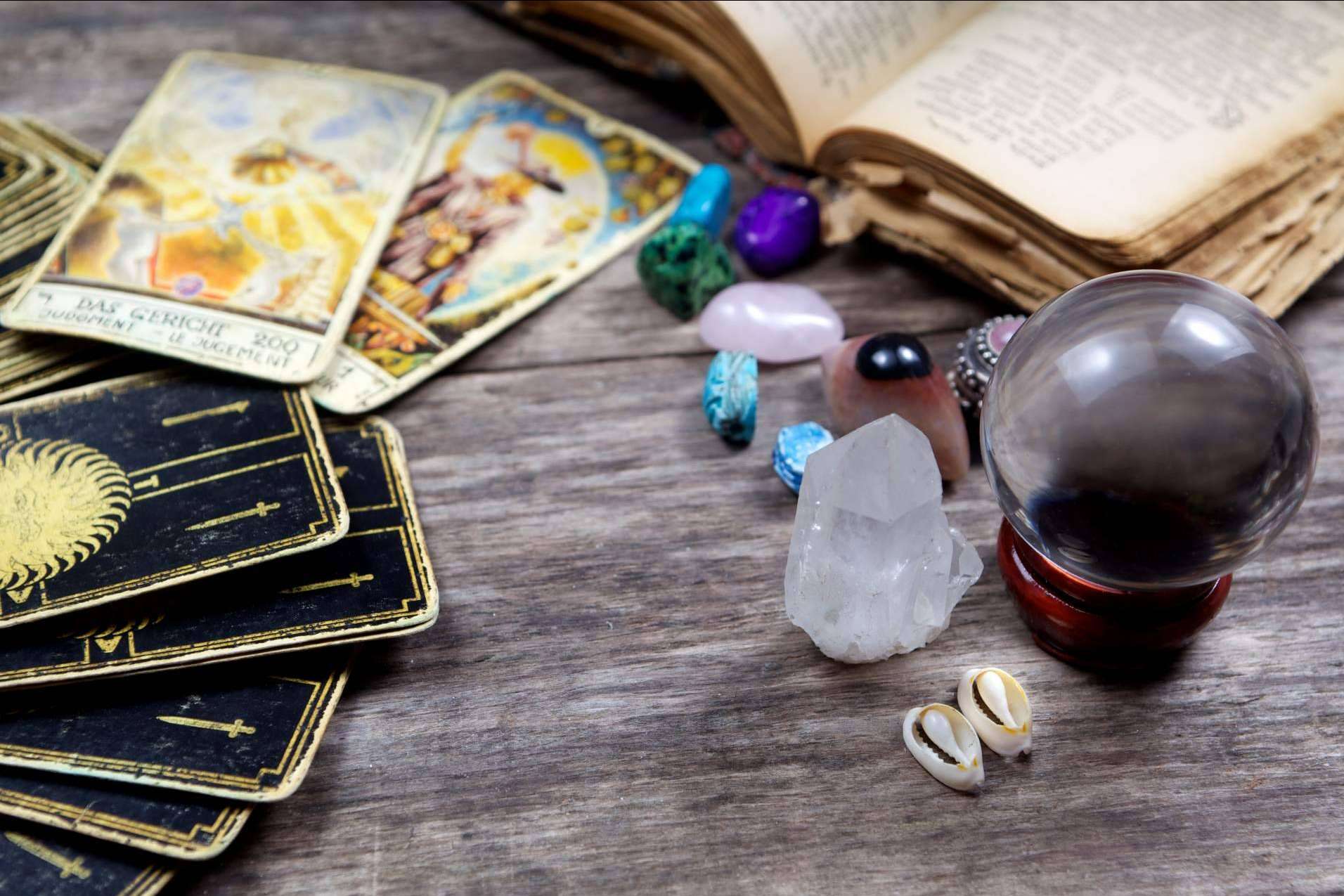 La Casa del Tarot y Videncia: servicios de tarot, videncia y horóscopos
