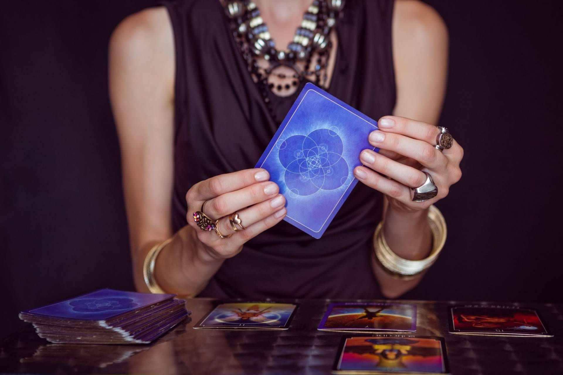 Rosario: el tarot económico