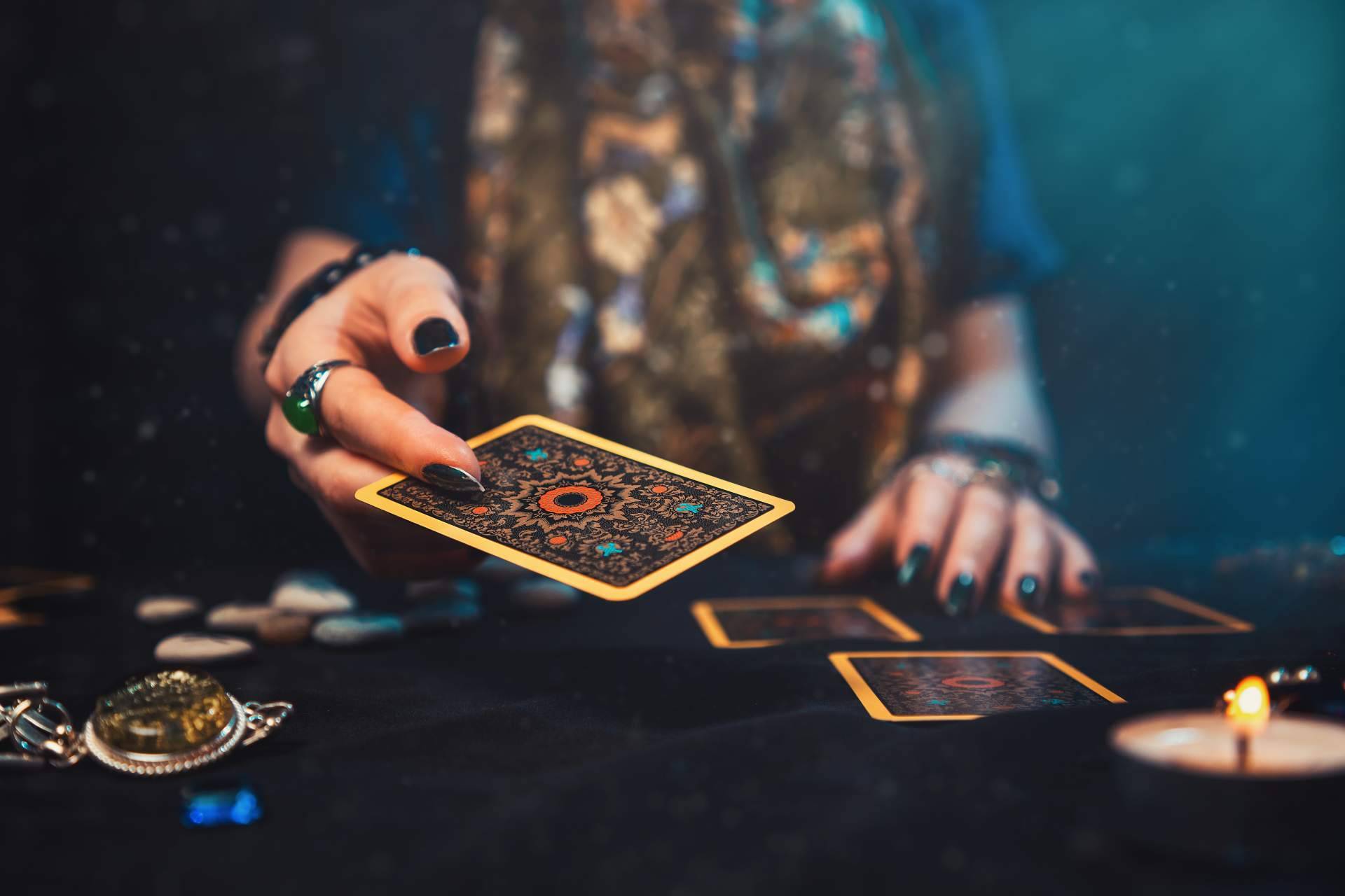 Las predicciones del tarot según los signos zodiacales: Tarot de Luz María