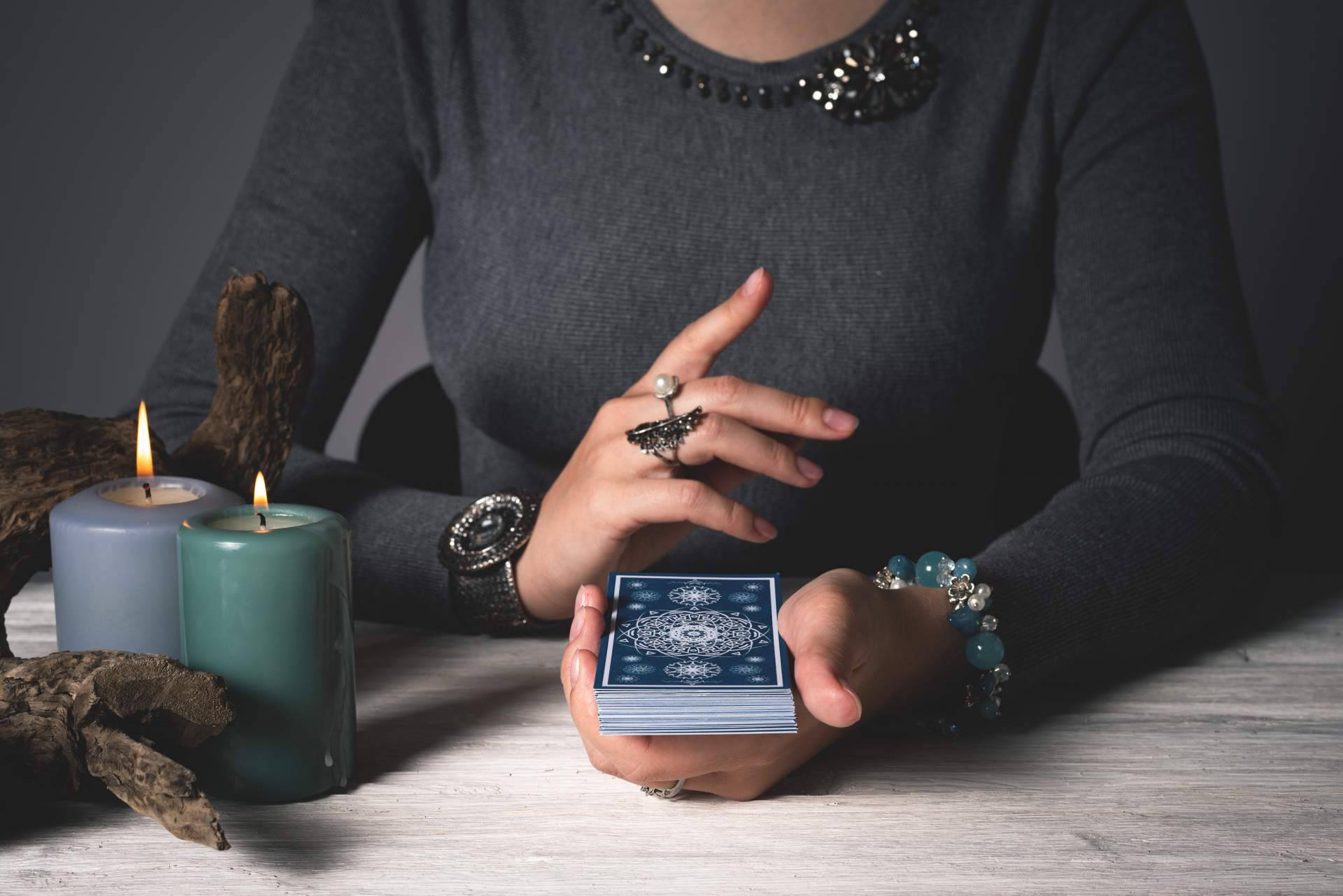Silvia Sedano: los beneficios de la lectura del tarot de la vidente profesional