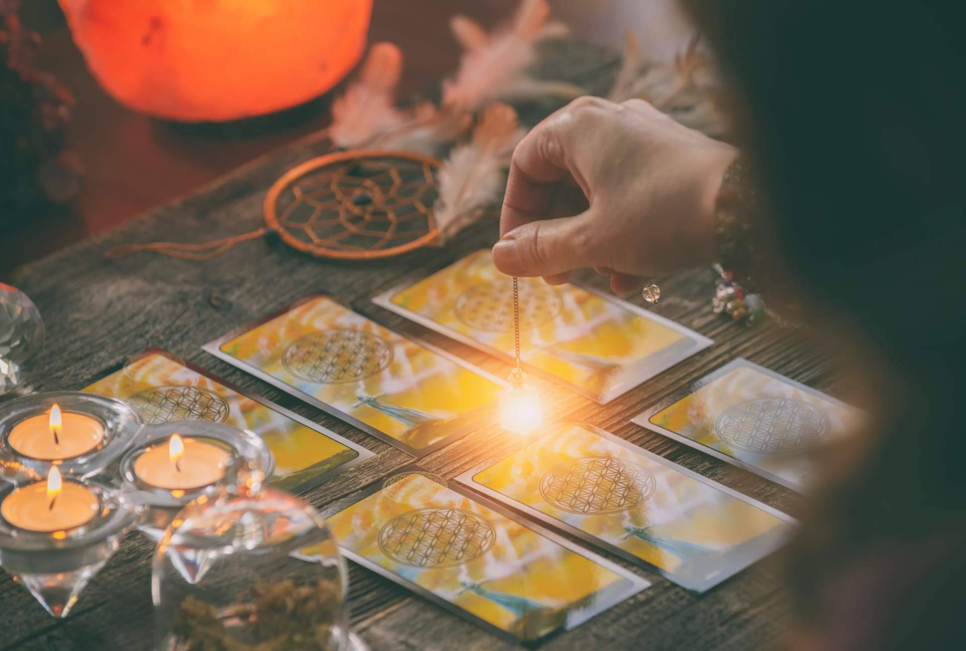 Videntefamosa.es ofrece un tarot fiable y económico
