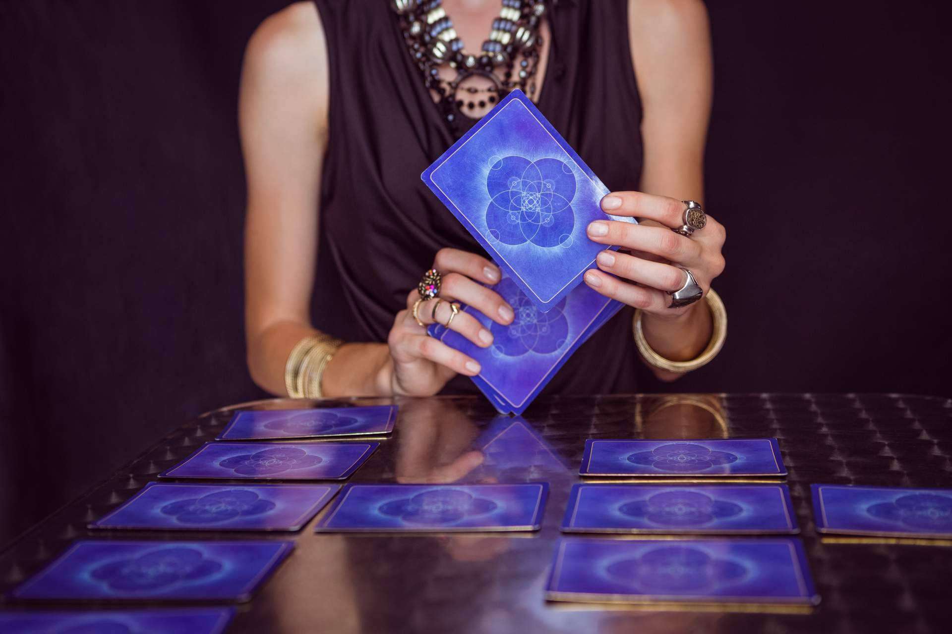 El servicio de tarot telefónico que ofrece Leotarot