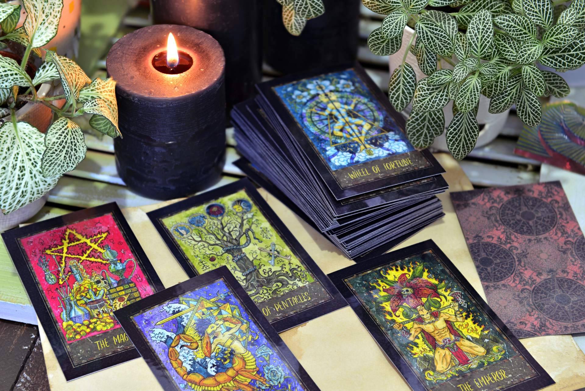 El Tarot de Luz María explica de dónde viene el tarot