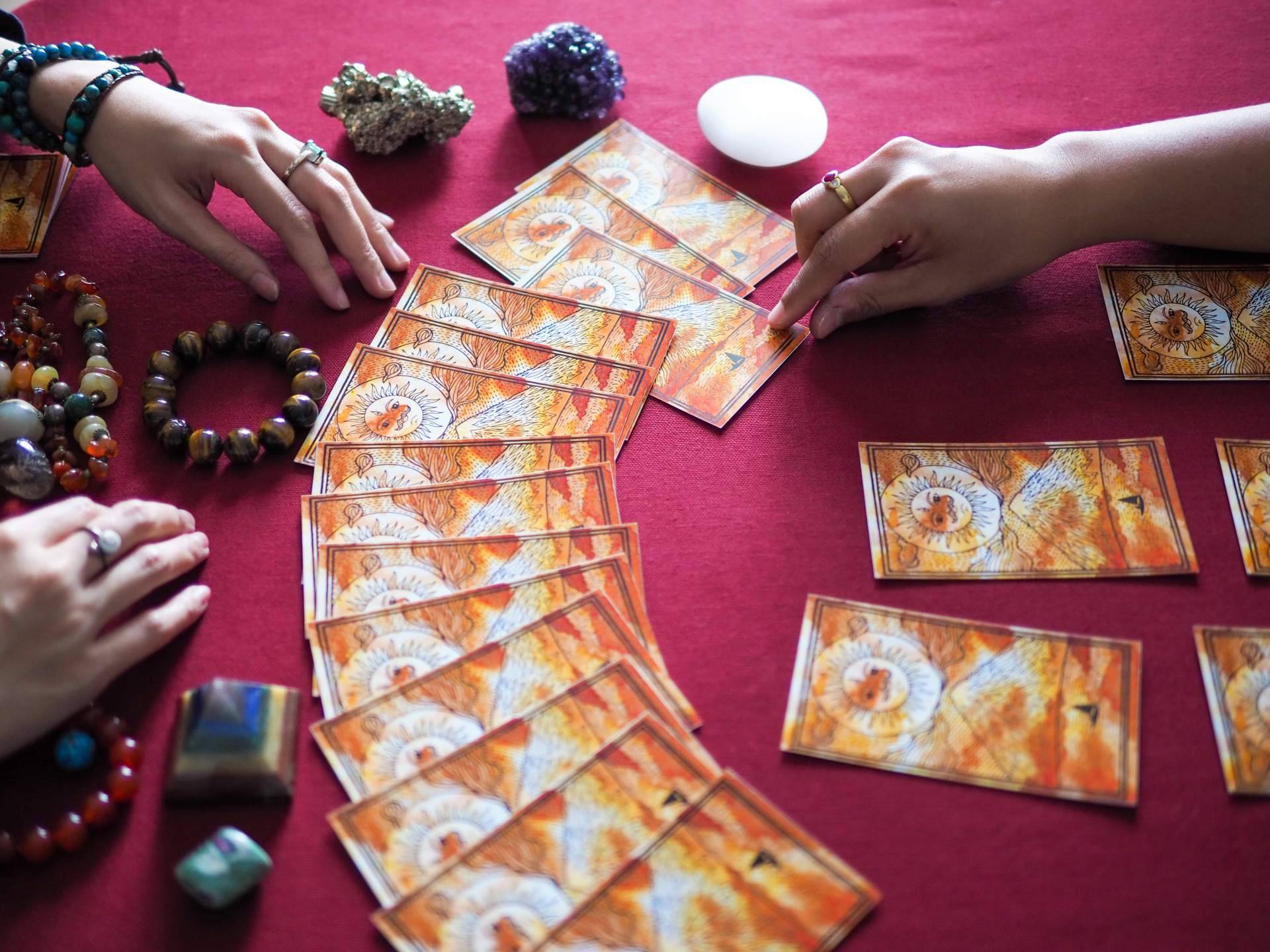 La vidente natural Rosa Sastre y las características de su Tarot Rosa Sastre