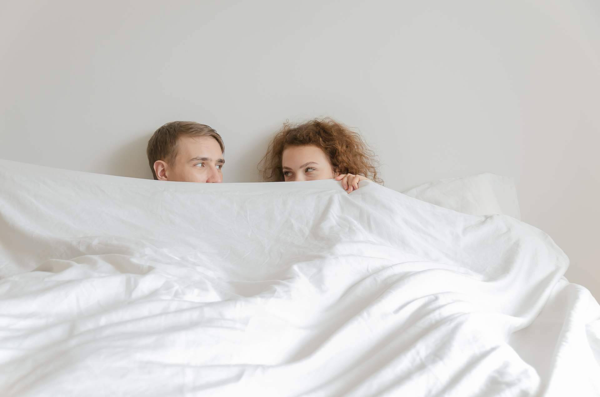 Conectar con la pareja en verano con juguetes para adultos