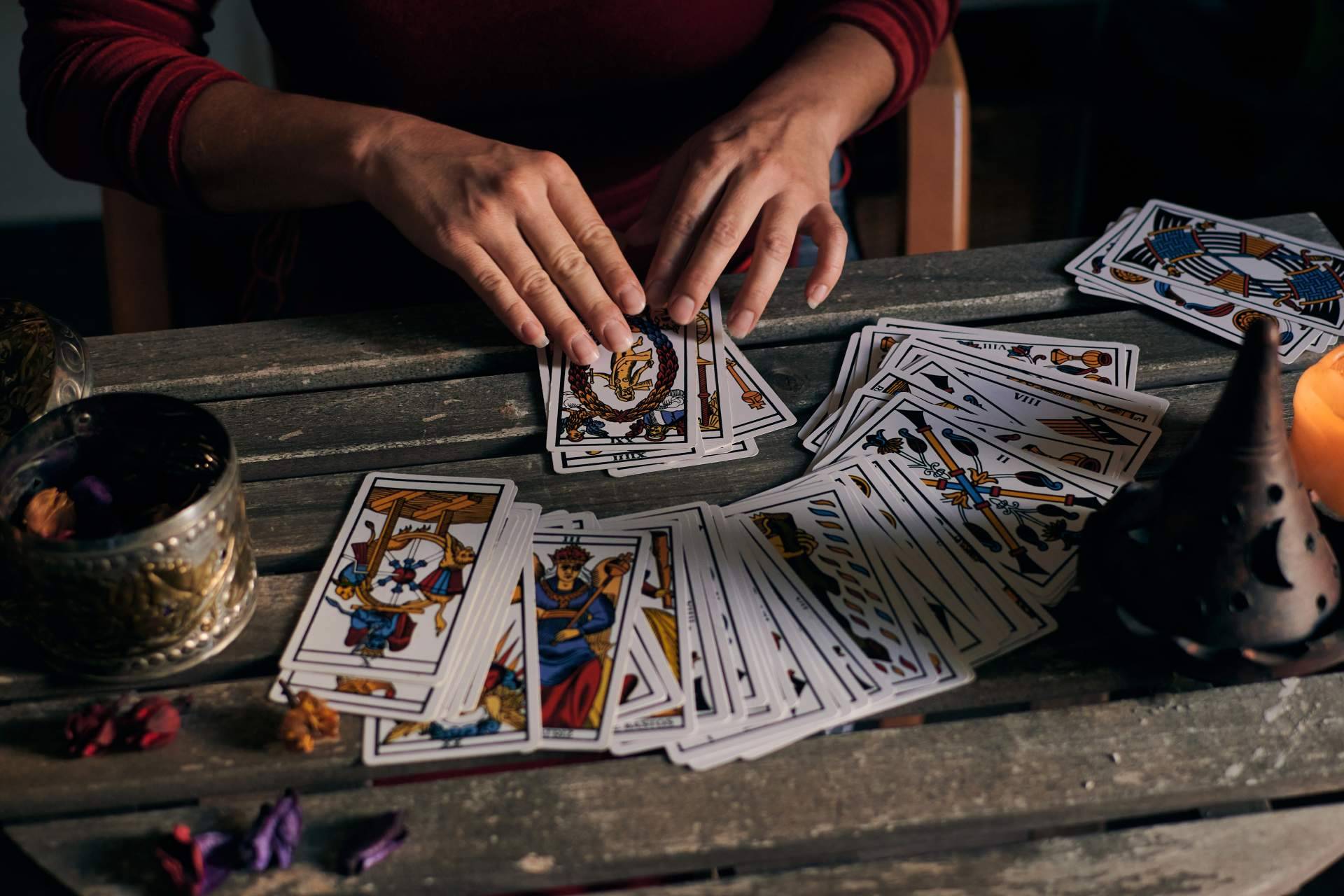 La maestra del tarot y la videncia, Manuela Moreno, ayuda con el crecimiento personal