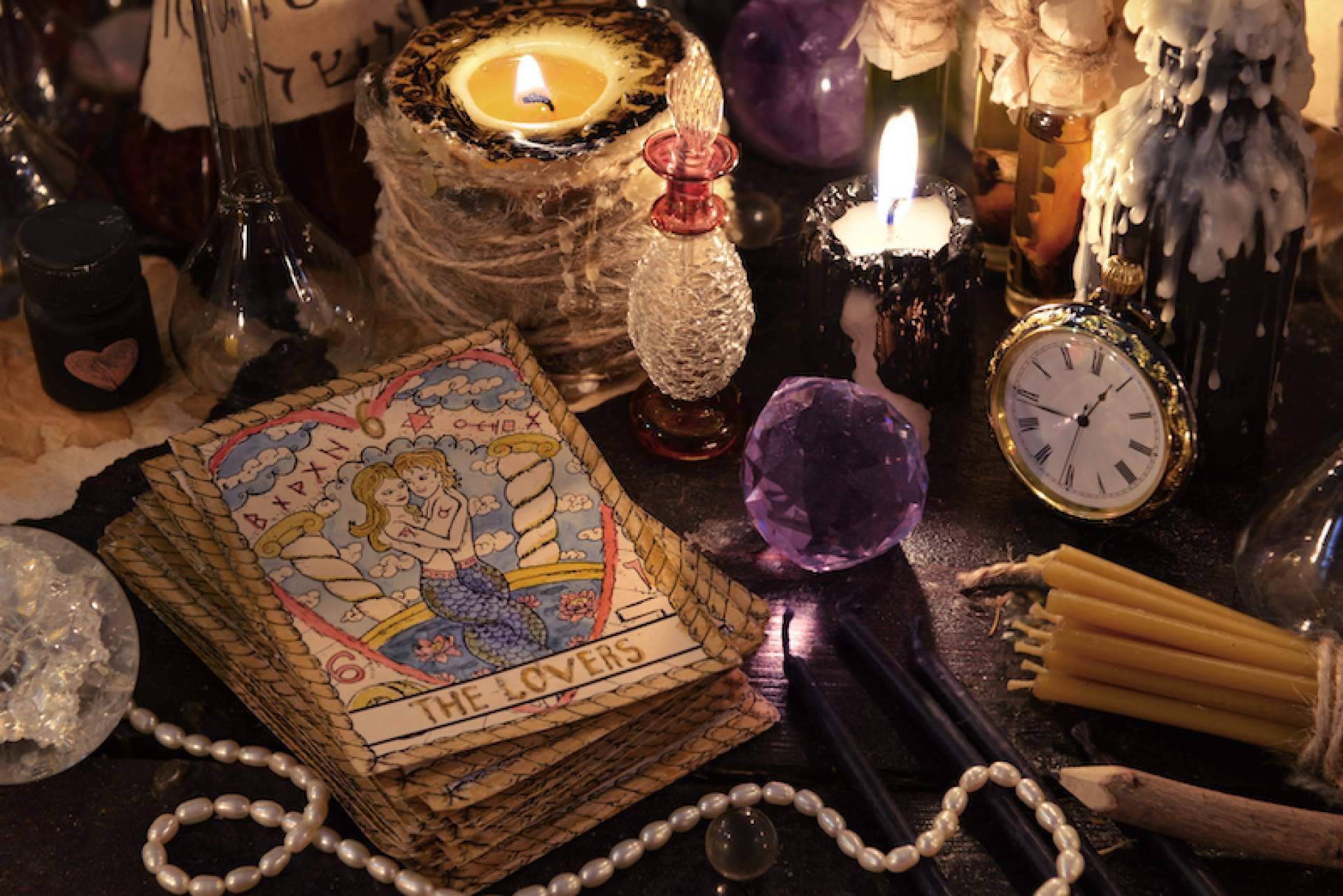 El tarot, ¿qué es y para qué se emplea?, con Sentidos Psíquicos