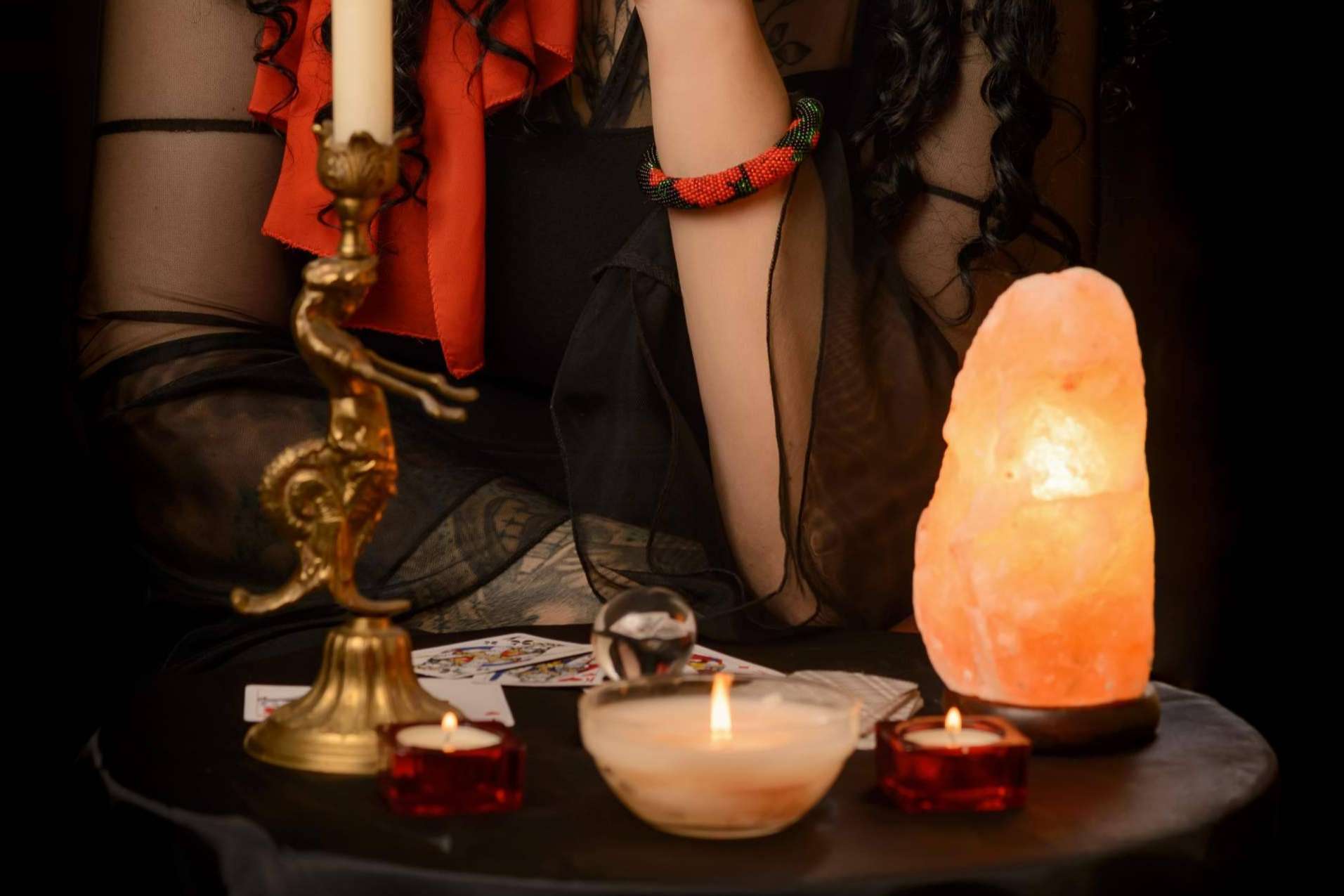 Consulta de tarot mediante teléfono geográfico con Dama Mágica