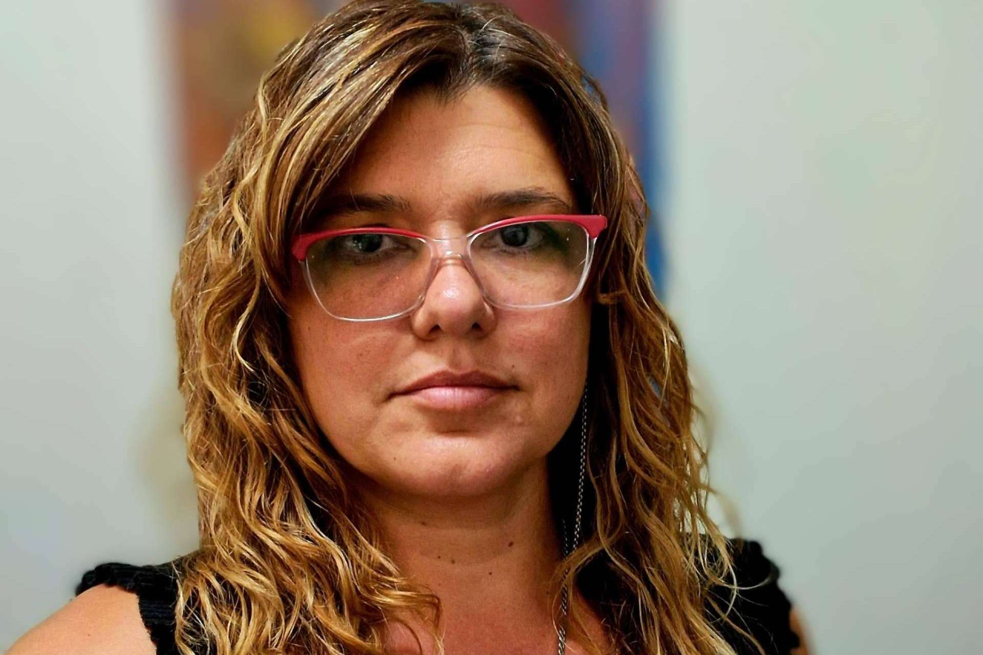 Enfoque Lumínico es una coach transpersonal especializada en reprogramar memorias de trauma y limpieza energética