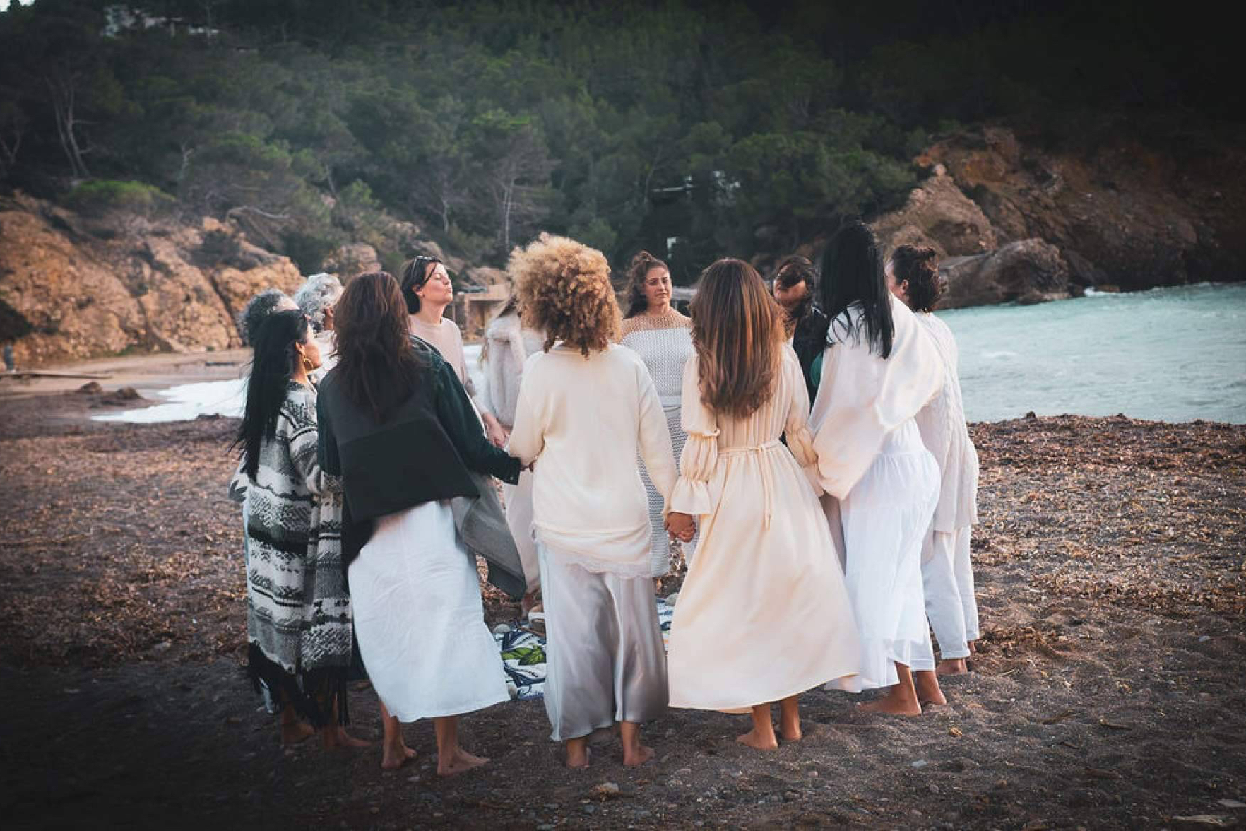 Llega a Ibiza Mujer Raíz, un retiro centrado en bienestar femenino y reconexión interior